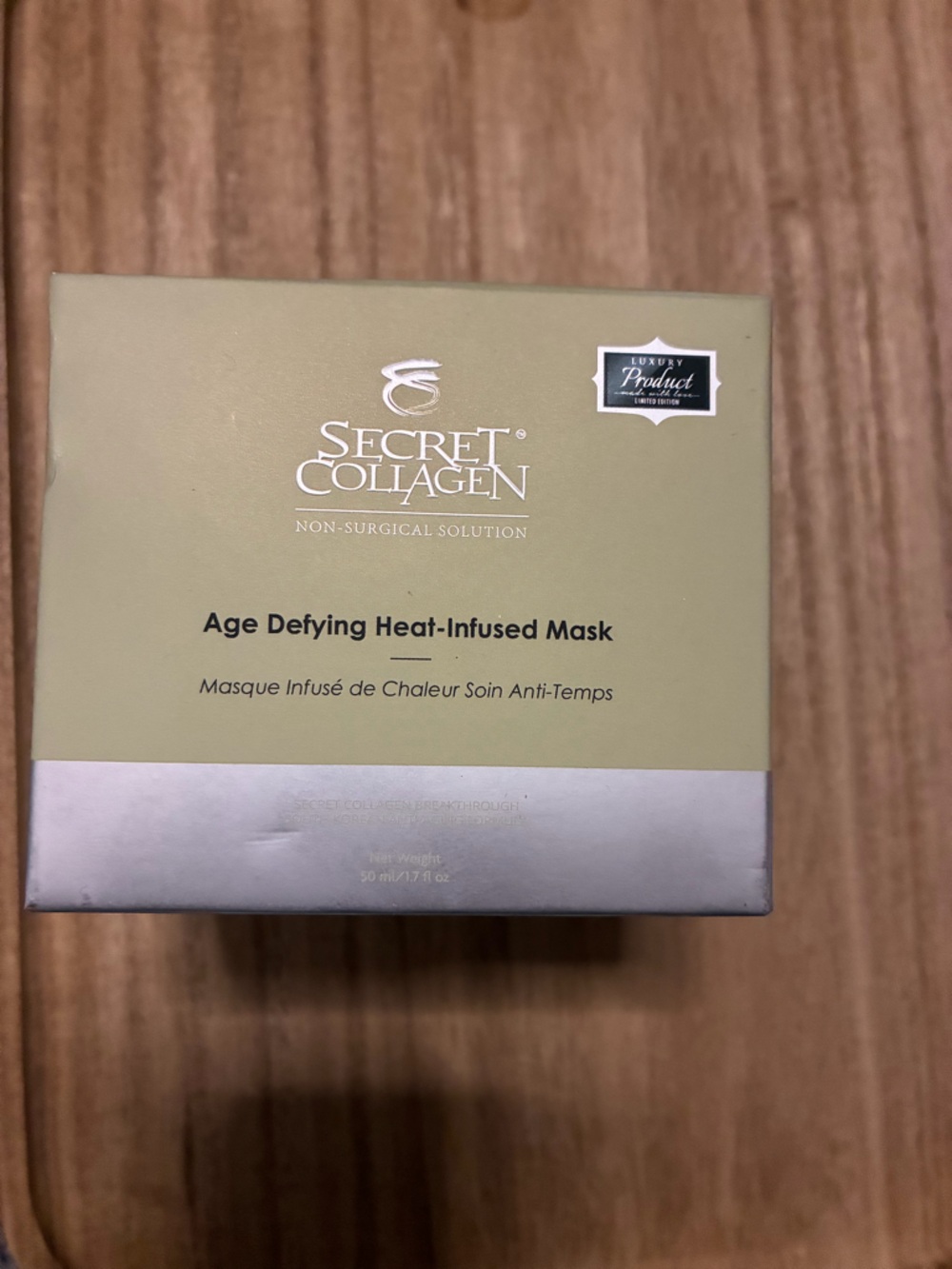 Secret Collagen Age Defying Heat-Infused Mask - Pale Green & Silver Box
